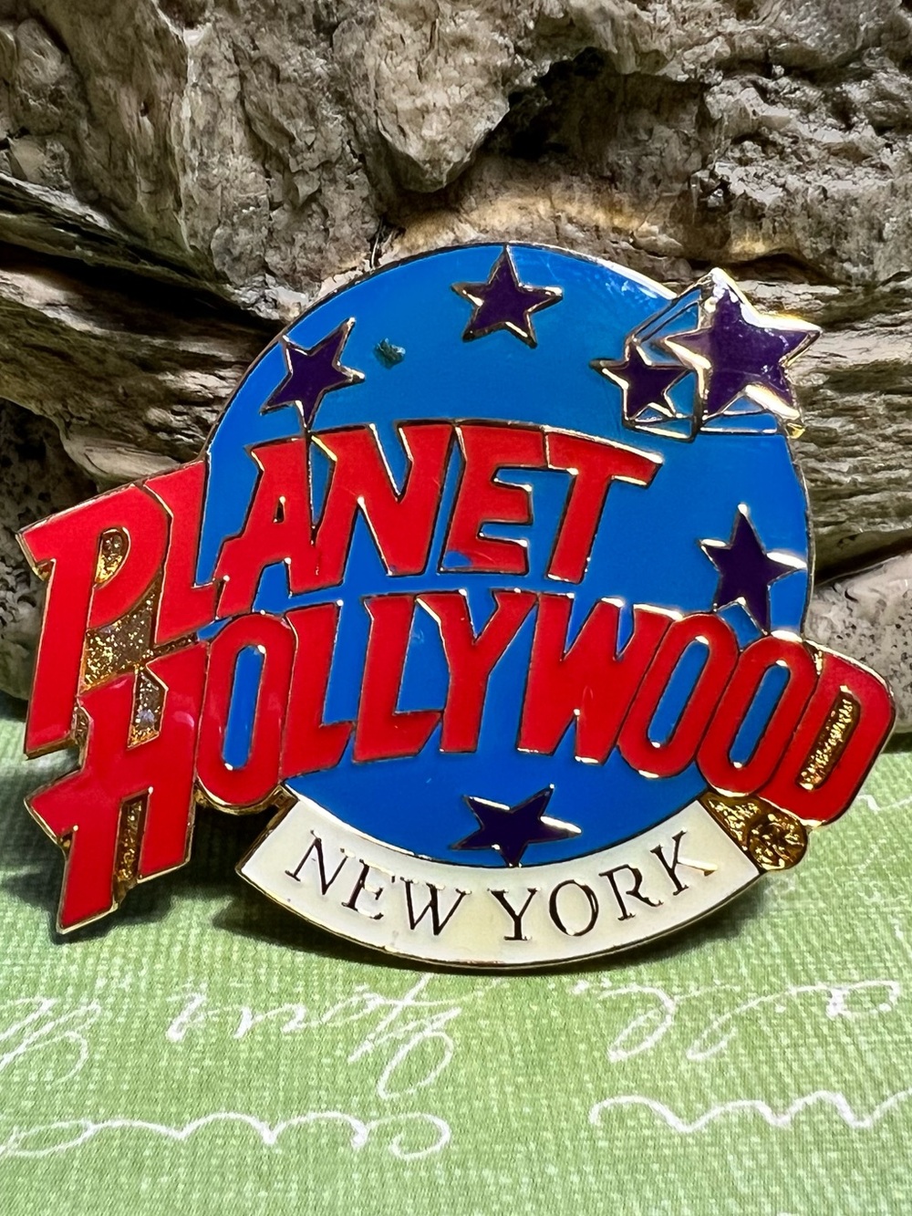 Planet Hollywood New York Enamel Hot In Hollywood novelty Brooch pin